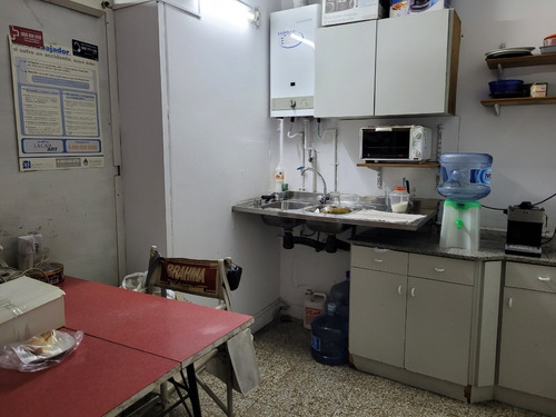 Marcelo T. Alvear - C. Pellegrini Excelente Local Com 240 M² Pb° Y Pss° + Ptio + Asc. Int