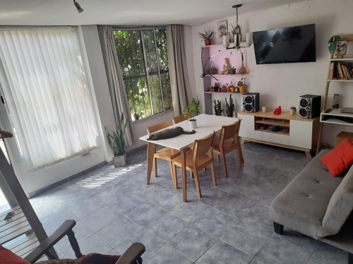 Casa Con Departamento, Galpon Y Cocheras, 6 Ambientes En Venta