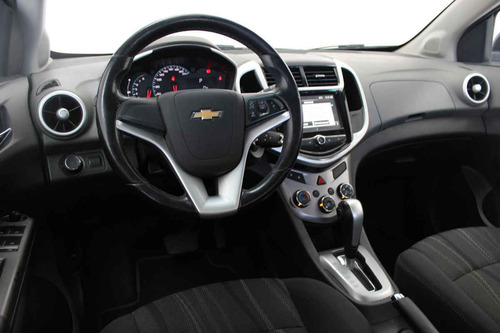 Imagen 11 de 15 de Chevrolet Sonic 2017 4 Cilindros