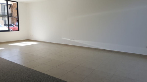 Imagen 4 de 12 de Hermosa Casa En Puerta De Piedra, Gran Ubicación, 3 Recamara