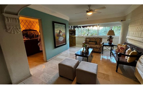 Apartamento En Venta En Serrallés, Santo Domingo