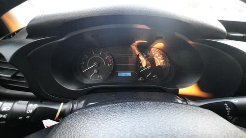 Imagen 12 de 15 de Toyota Hilux 2.4 Dx 4x4 2017 Cuero Linea 19 Accesorios Unica