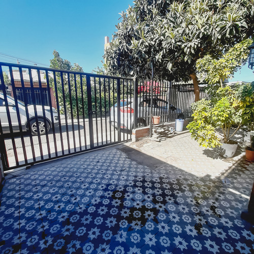 Casa Con Seis Piezas Y Estilo En Comuna De La Granja