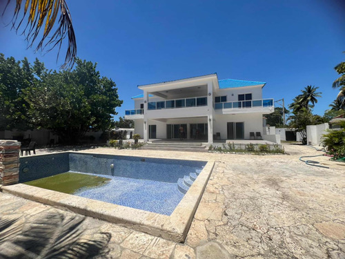 Espectacular Villa En Línea De Playa Con 1,000m Terreno