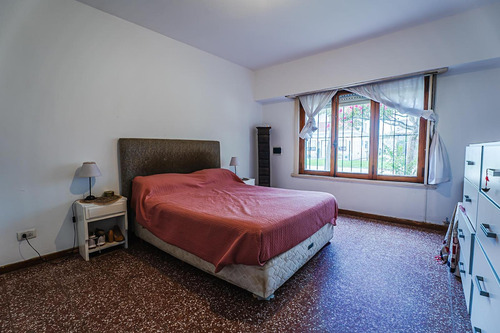Casa En Venta - 4 Dormitorios 2 Baños - Cochera - 464mts2 - Mar Del Plata