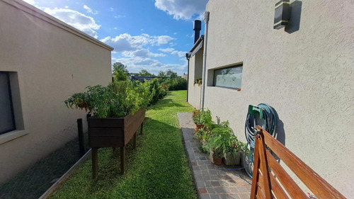 Casa En Venta - 3 Dormitorios 3 Baños - 715mts2 - Pilar