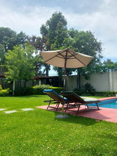 Imagen 3 de 16 de Casa Con Amplio Jardin