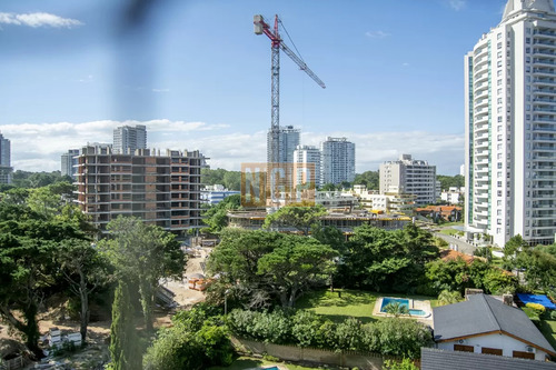 Apartamento En Venta En Torre Esmeralda De 3 Dormitorios , En Punta Del Este