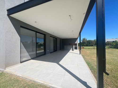 Casa En Barrio Ceibos Puertos Del Lago Lote Interno Escobar 3 Dormitorios Y Escritorio