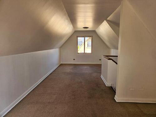 Vendo Casa De 3 Pisos En Condominio. Peñalolén