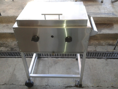 Asador De Gas Con Piedra Volcánica Con Tapa Y Llantas.