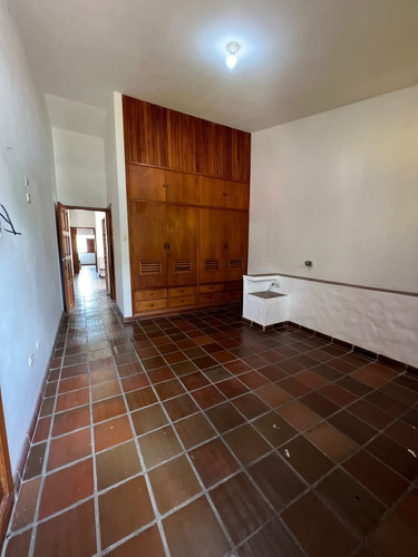 Imagen 8 de 15 de Tr Hermosa Casa En Venta En La Urb Mérida