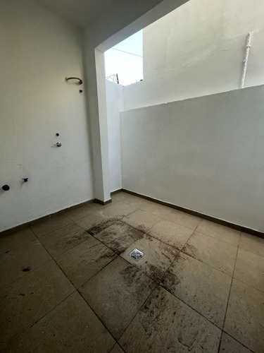 Duplex De 3 Ambientes Con Patio En Lomas Del Mirador