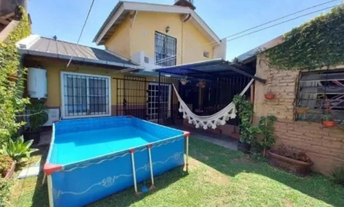 Casa En Venta - 3 Dormitorios 2 Baños - Cochera - 230mts2 - Morón