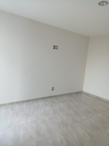 Hermosa Residencia En La Condesa Juriquilla, Estudio O 4ta Rec En Pb, Jardín,.