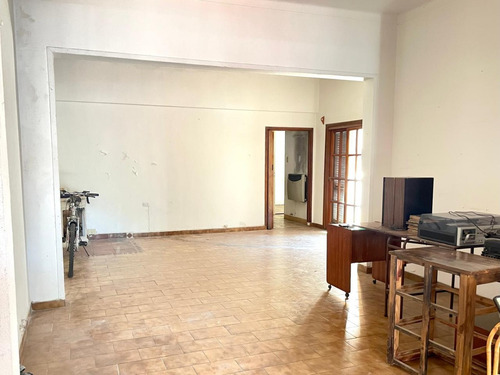 Casa Ph 4 Ambientes En Venta. Con Garage Y Fondo. Haedo Centro.