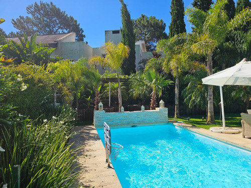 Venta Casa 500 M2, 5 Dormitorios, Piscina, Lavadero, Barrio Cerrado, San Rafael
