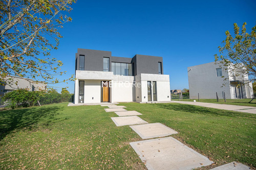 Casa En  Venta En El Cantón Golf