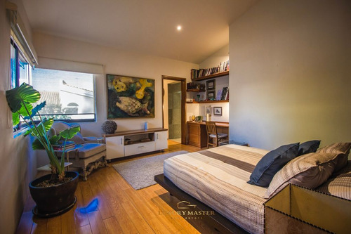 Casa En Venta En Valle Real Frente A Parque
