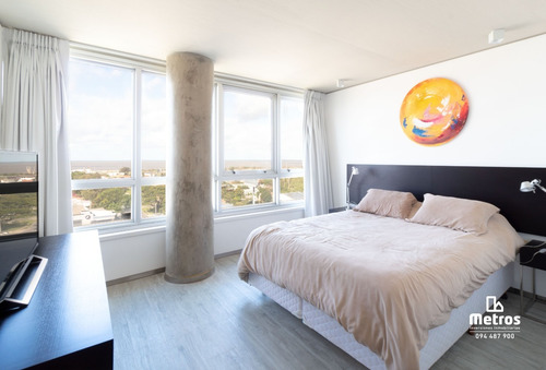 Imagen 9 de 14 de Amueblado - 2 Dorm 2 B - Garaje X2 - Vista Al Mar Y Al Lago - Piscina Climatizada - Seguridad 24hs- Alquiler Apartamento Parque Miramar