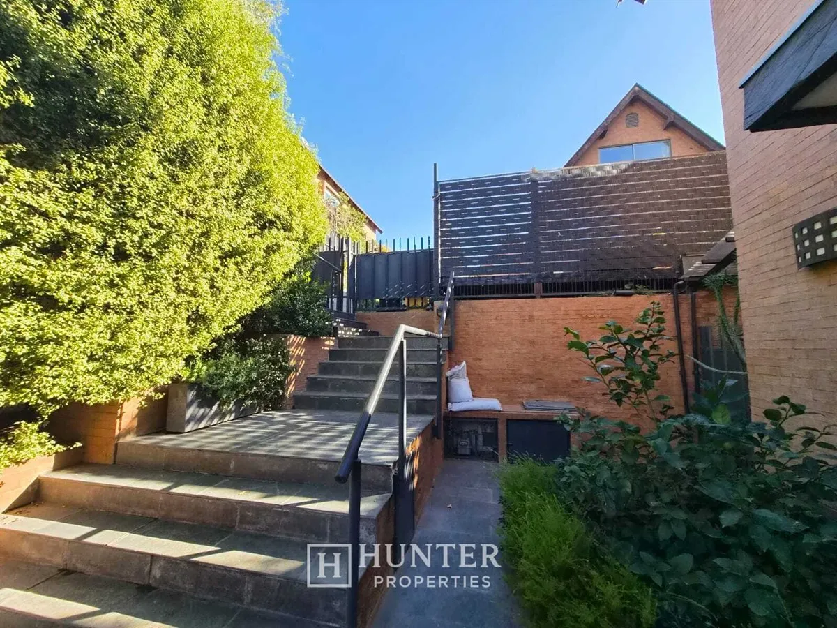 Imagen 3 de 25 de Casa En Venta De 3d; 4b, 2e Condomino En Lo Barnechea