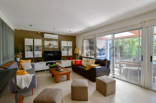 Casa De 3 Dormitorios En Excelente Zona De Villa Elisa
