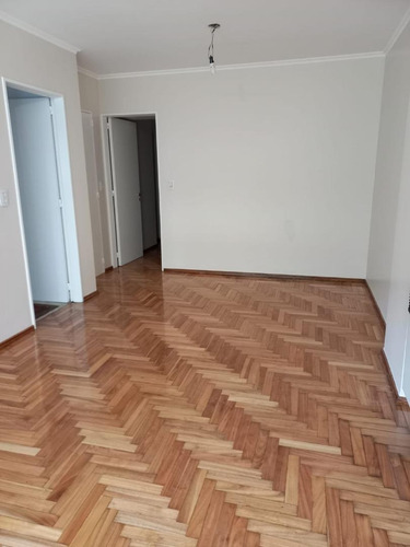 Imagen 4 de 14 de Venta. Departamento 2 Dormitorios Con Balcón.