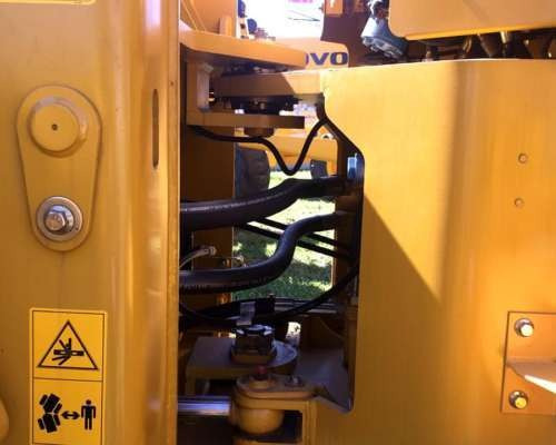 Imagen 5 de 6 de Pala Cargadora Lovol Fl935 Balde 2 M3 4x4 Permuto Bremotors