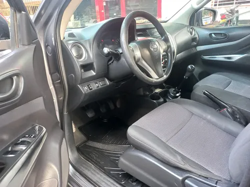 Nissan NP300 Frontier 2.5 Cd 4X4 Se Mt 4P