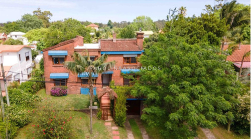 Venta De Casa 5 Dormitorios, Pinares; Punta Del Este