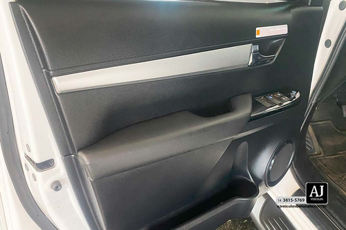 Toyota Hilux 2.8 D-4D TURBO DIESEL CD SR 4X4 AUTOMÁTICO