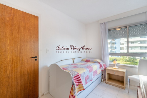 Imagen 13 de 16 de Venta Apartamento 2 Dormitorios Y Medios En Playa Brava, Punta Del Este