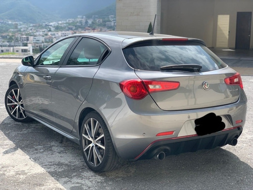 Imagen 3 de 10 de Alfa Romeo Giulietta 2018 1.7 Veloce Tct At