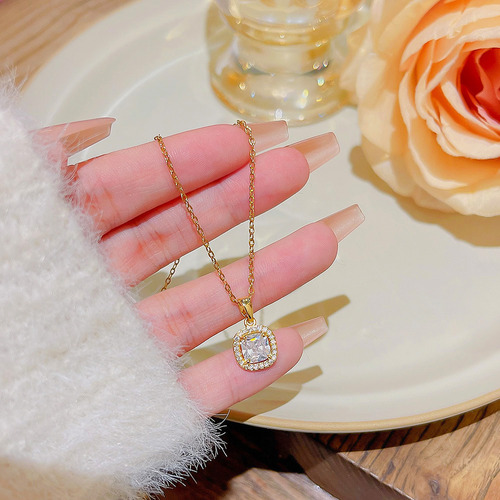 Micro-pave Elegant Luxe Full-diamond Pendant Necklace