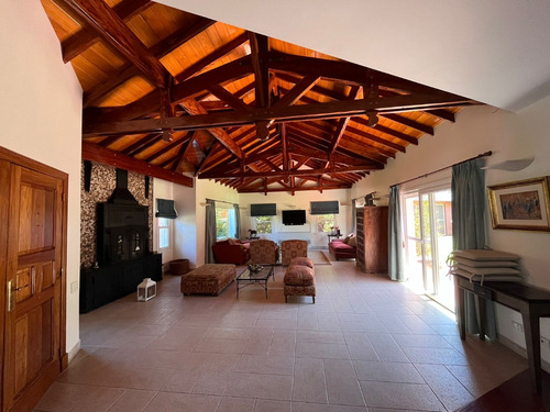Chalet De Categoría En Country Club Los Cardales