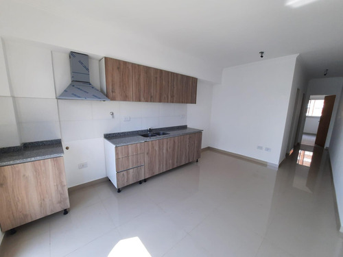 Venta De Departamentos 2 Y 3 Ambientes En Excelente Zona De Wilde.