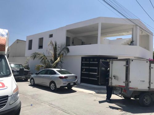 Casa 2 Niveles, 3 Recamaras Y Terraza