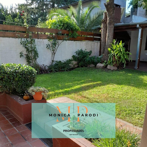 Casa En Venta Con Departamento Y Pileta Zona Centro De Moreno