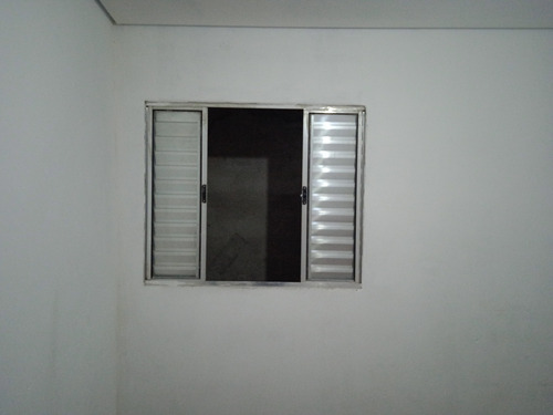 Casa Com Garagem 3 Cômodos Com Banheiro