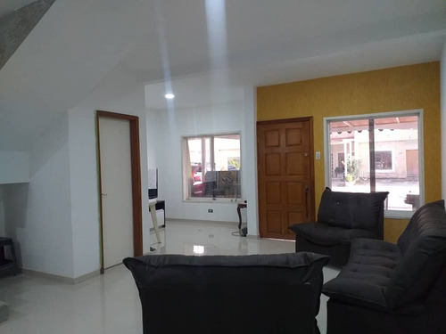 Imagen 9 de 23 de Townhouse En Venta En Av Aragua, Urb Karol Home. 04121994409