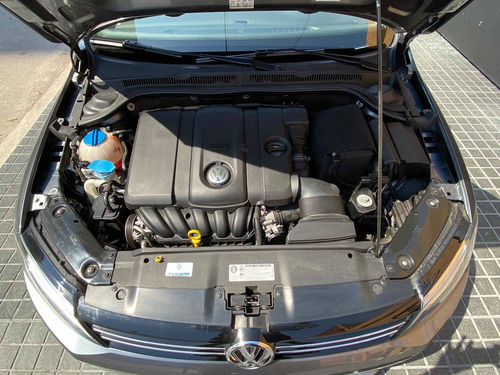 Imagen 5 de 10 de Volkswagen Vento 2013 2.5 Luxury 170cv