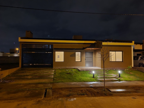 Imagen 1 de 14 de Dueño Vende Casa A Estrenar En Barrio Comarca De Allende