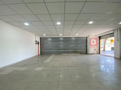 Local Comercial En Plena Esquina Plaza Italia 230m2