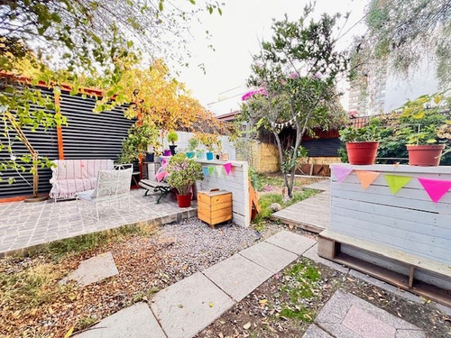 Casa En Venta De 5 Dorm. En Macul