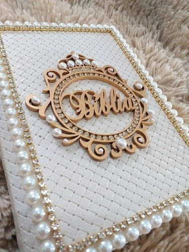 Imagem 3 de 10 de Bíblia Decorada Católica Matelasse Bege Brasão Mdf Luxo