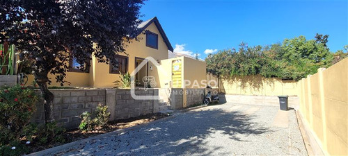 Casa En Venta De 3 Dorm. En La Florida