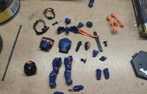 Kit Figura Articulada Deathstroke C Accesorios Batman Arkham