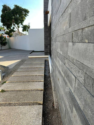 Casa Moderna En Venta En Jacarandas, Cuernavaca De 322 M²