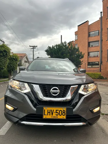 Nissan Xtrail T-32 exclusive 2.5 AT 4x2 7 puestos