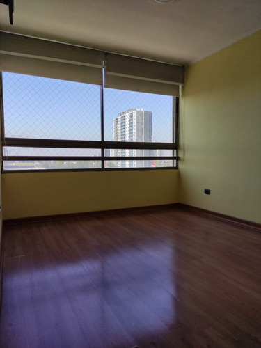 Se Arrienda Espacioso Departamento En Excelente Ubicación
